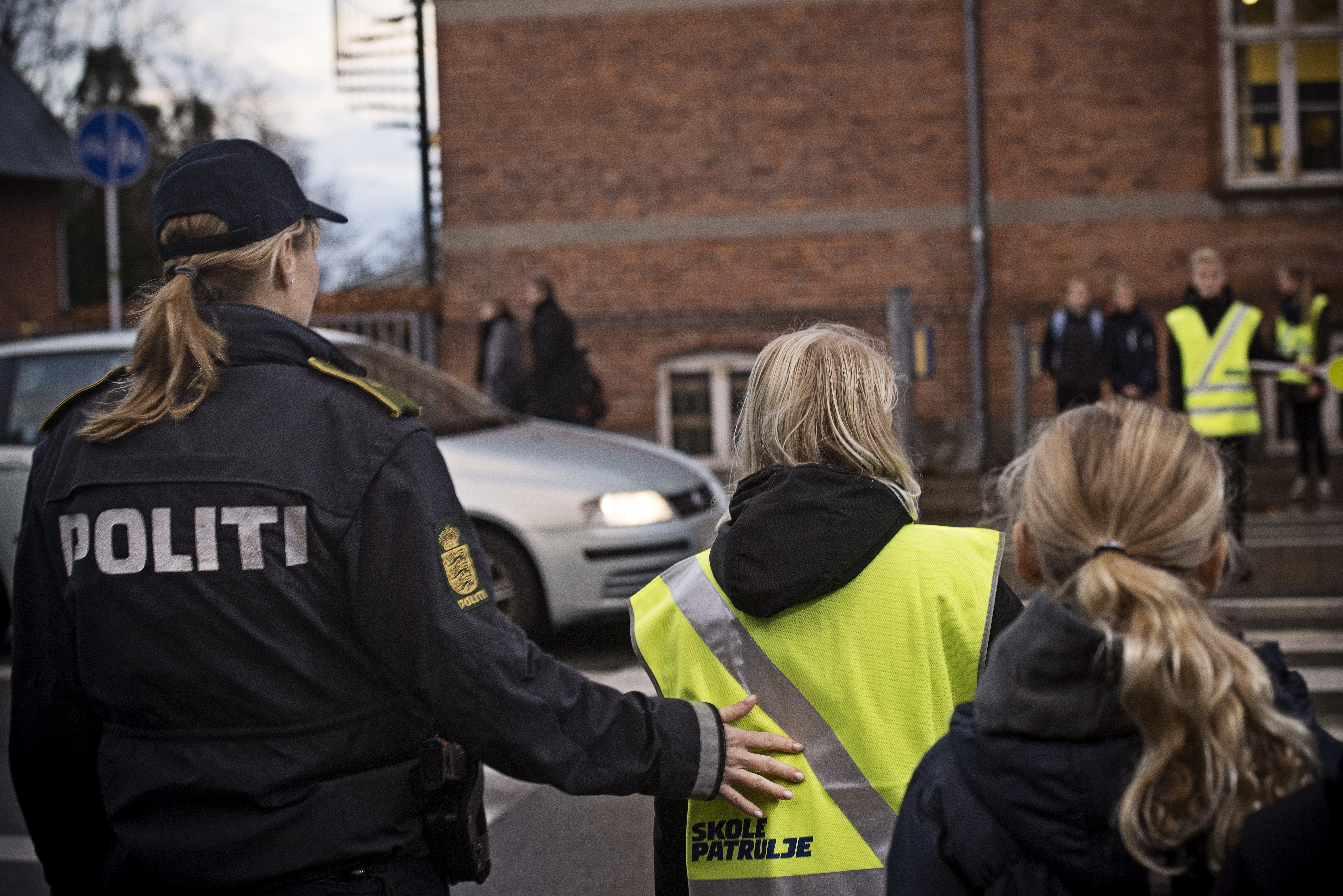 SIKKER TRAFIK Skolepatrulje og færdselsbetjent ved Marie Mørks Skole i Hillerød