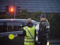 Skolepatrulje og færdselsbetjent ved Marie Mørks Skole i Hillerød. Foto: Rådet for Sikker Trafik