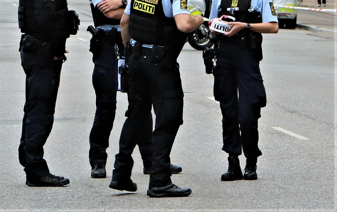 Københavns Politi offentliggør videoovervågning i drabssag fra frisørsalon