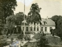 Riises Landsted som ejendommen så ud i 1920. Nu bliver der igen liv indenfor og udenfor i Allegade 5. Foto: Kbhbilleder.dk