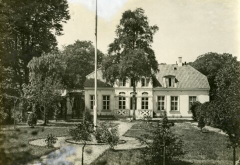 Riises Landsted som ejendommen så ud i 1920. Nu bliver der igen liv indenfor og udenfor i Allegade 5. Foto: Kbhbilleder.dk