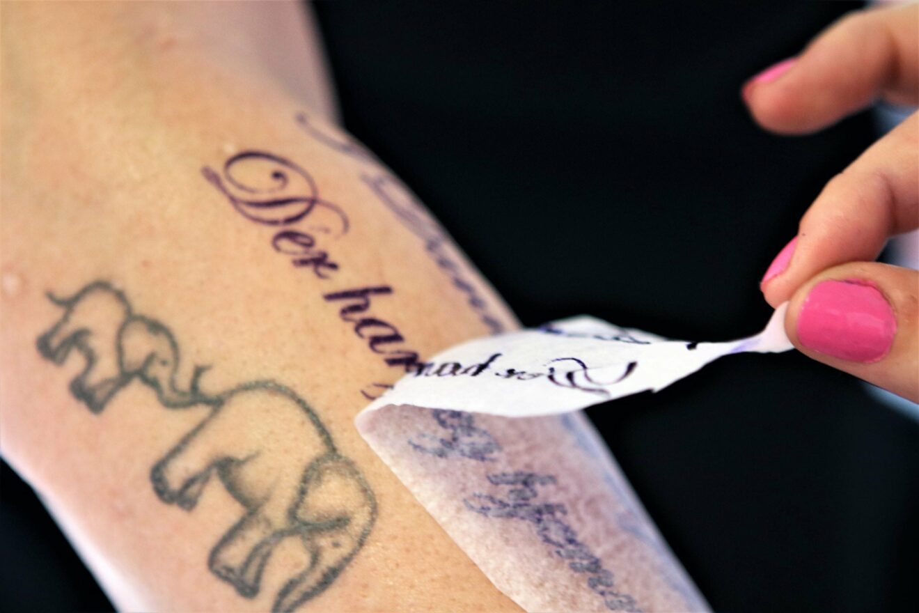 Kontrol viser fejl hos næsten ni ud af ti tatovører